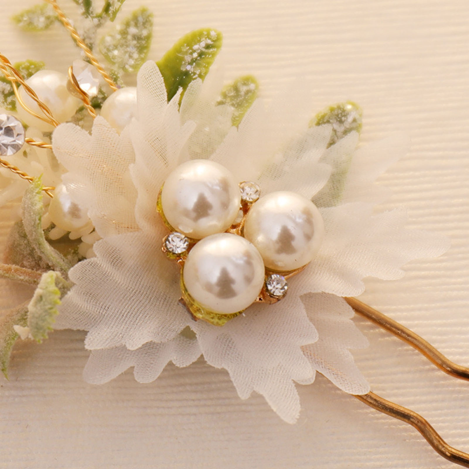 กิ๊บติดผมรูปดอกไม้ประดับมุก 3  - Pearl Hair Pin บทวิจารณ์และราคา